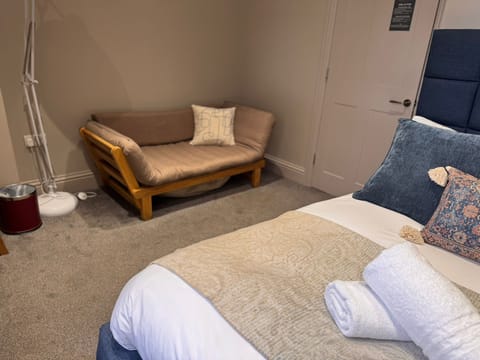 Double room, Private bathroom and shared kitchen room 15