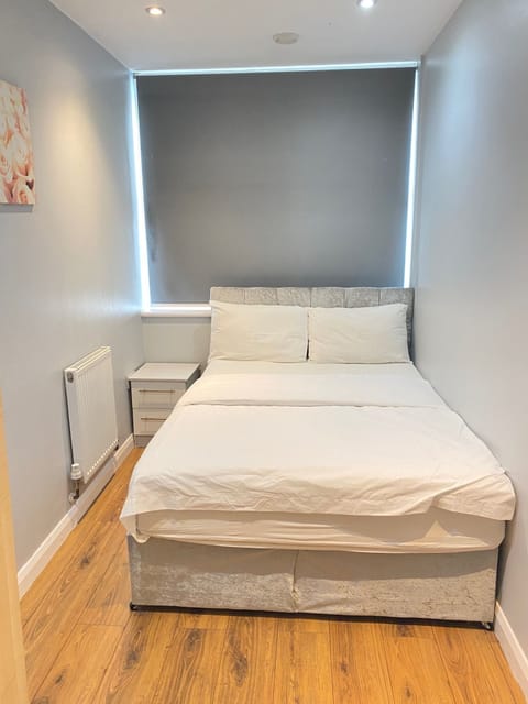 2 Bedroom Ensuite Guest Double Bed Bedroom