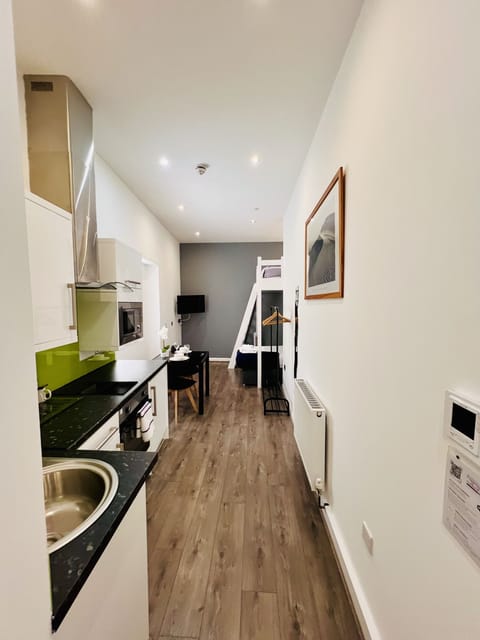 Studio 5 - Studio Apartment with Loft Twin Beds 