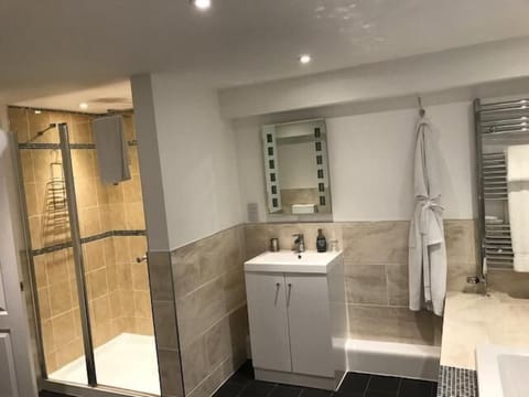 Swallows Nest Shower