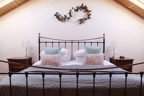 Barn Owls Retreat Gallery bedroom