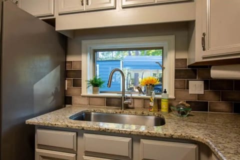 Don't spend time doing dishes - there's a dishwasher!