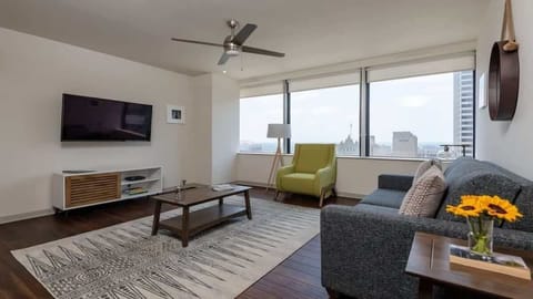 Stylish CozySuites at LTV 1BR with Pool, Gym
