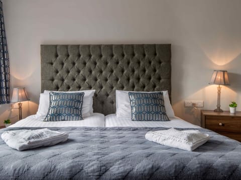 Super-king/Twin bedroom
