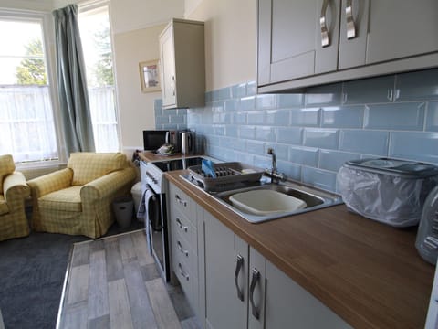 Sleep 3 - Apartment 9 - Kitchenette