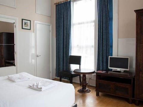 Flat 1 - Double Bed - 1st Floor Apartment