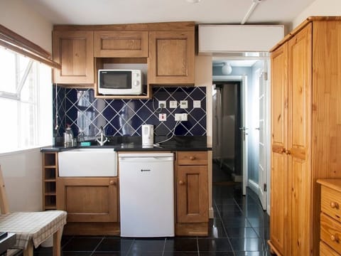 Flat 6 - Twin Beds - Ground Floor Apartment