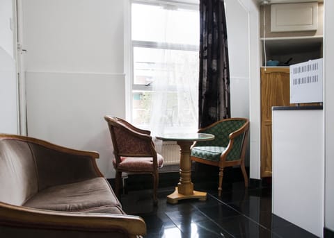 Flat 8 - Double Bed - 2nd Floor Attic Apartment