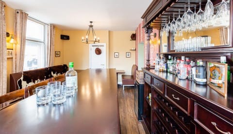 Saloon bar 
