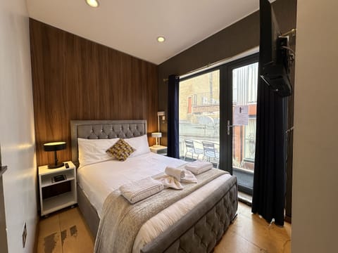 Comfortable double room featuring a private bathroom, a cosy small balcony, and a spacious double bed for a restful stay.