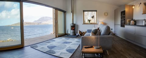 A luxury retreat for couples and solo guests