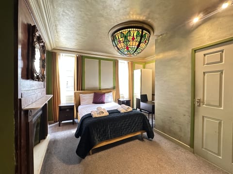 A double room with private bathroom and spotless cleanliness offers a truly comfortable stay.