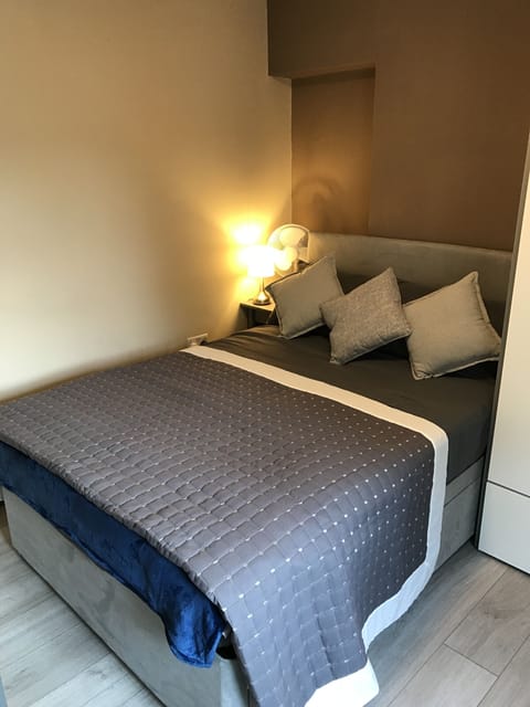 Hotel quality double bed