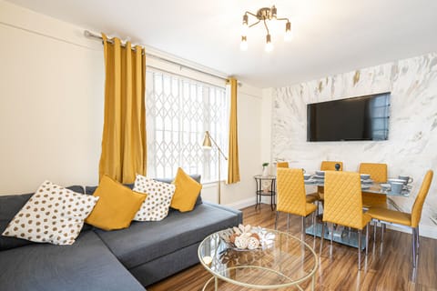 Living Room / Lounge