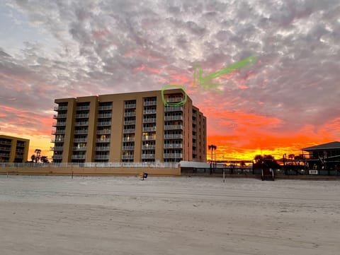 Top Floor End Unit 8th Floor Direct Oceanfront