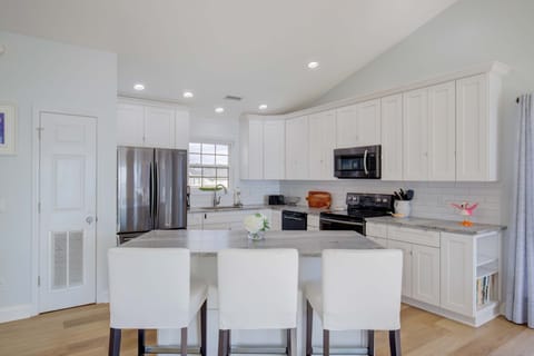 Brand new kitchen fully stocked 