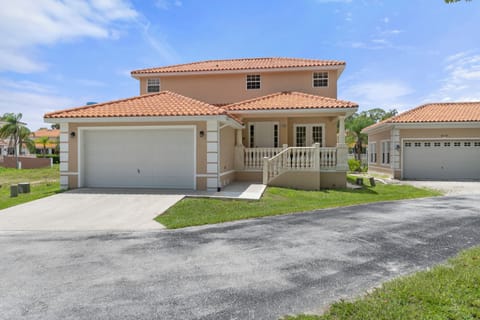 Front view of the 4 BR, 3.5 BA Manta on the Marina
