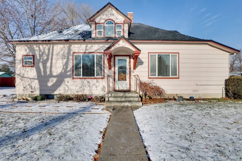 Front Entrance | Entry Via Lockbox