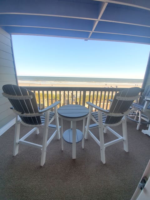 9x14 Private Balcony