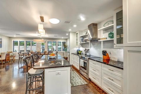 Fully equipped kitchen