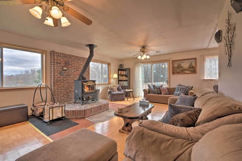 Pleasant Mount Vacation Rental | 2-Story Home | 4BR | 2.5BA | 1,875 Sq Ft