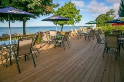 Erie Shores Golf Course patio