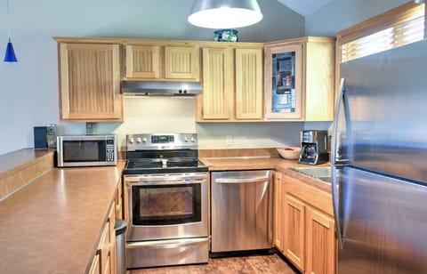 Fully stocked kitchen to accommodate all of your cooking needs.
