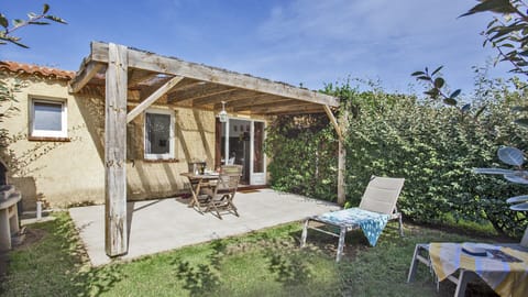 2 people rental with garden and swiming pool  2 people in Calvi Corsica