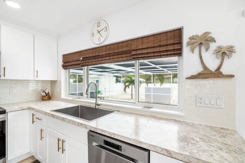 The large countertop and sink will make meal prep and clean up a breeze!