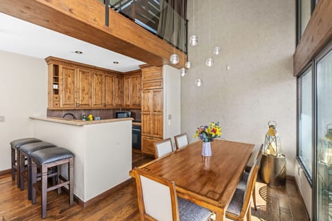 Dining Room & Kitchen