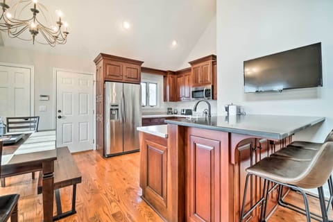 Kitchen | Cooking Basics | Coffee Maker | Paper Towels/Trash Bags Provided