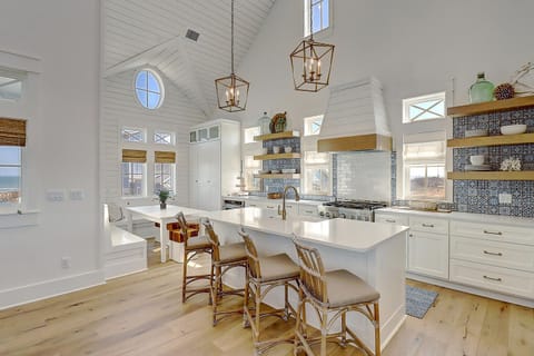 3rd Floor Kitchen and Breakfast Nook