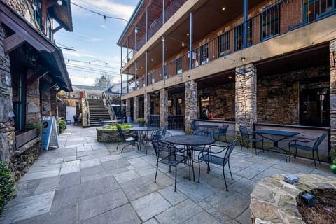 86513142-2f5b-4b80-8984-c0386c07192e