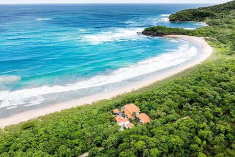 Casa Tres Cocos: This coastline hits different.