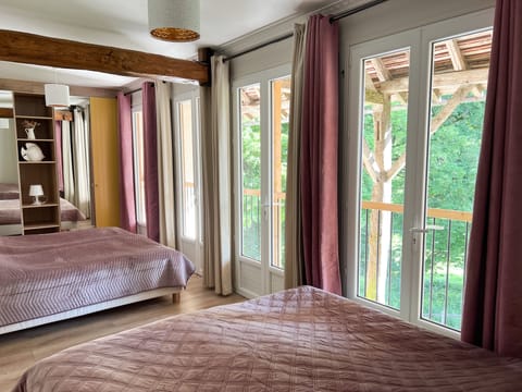 A spacious room with a superb view onto the outdoors. 4 singles or 2 twin beds