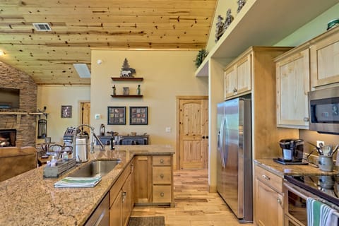 Granite Countertops & Stainless Steel Appliances