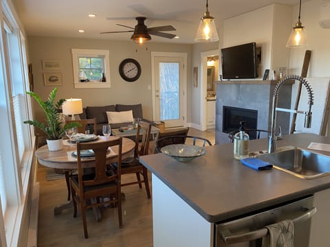 Yes, there’s a dishwasher!