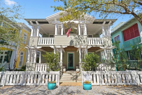 WELCOME TO BANANA REPUBLIC IN SEASIDE, FL!