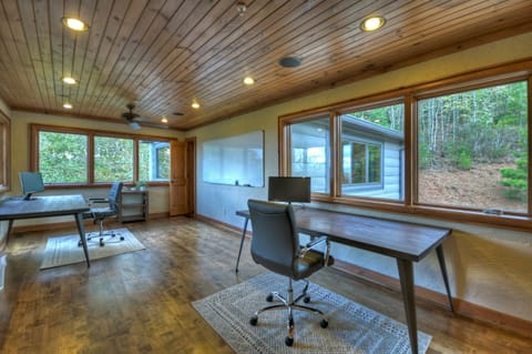 Business center with 2 workspaces and whiteboard (Ask about executive retreats)