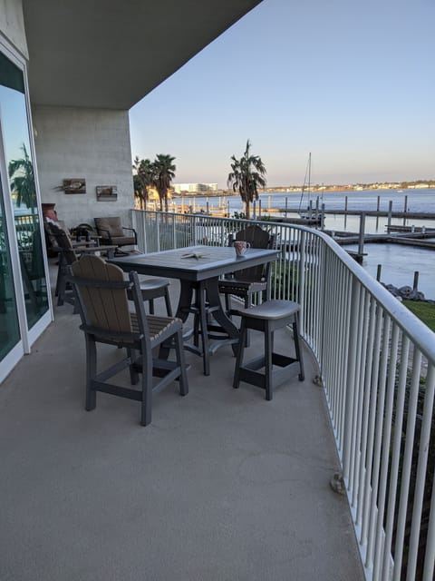 The view is incredible - the sunsets, the small islands on the Bay!!