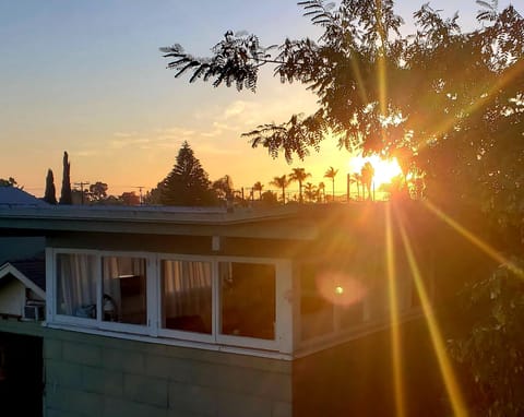 Enjoy your stay in the "Tree House" with views!