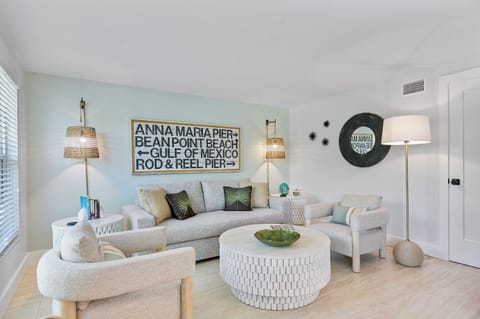 Beautiful professionally decorated unit with all new furnishings