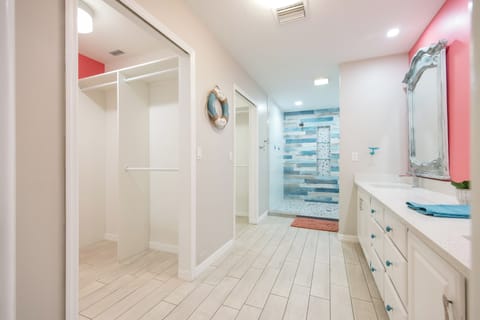 Master Bath, dual showers, dual vanity