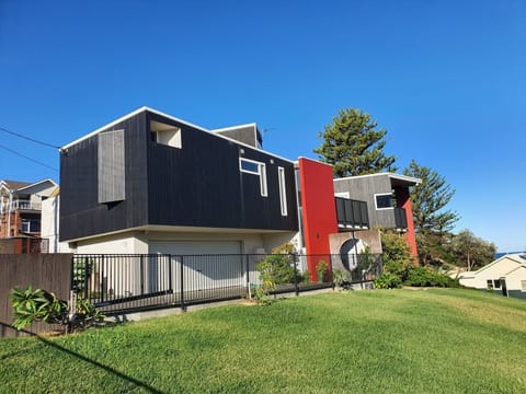 The Black Pearl Thirroul