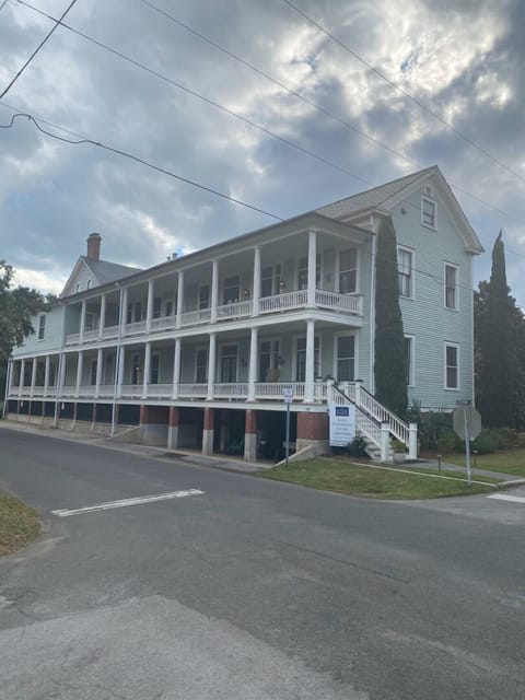 Station 18 and Poe to Playground, Tennis and Pickleball