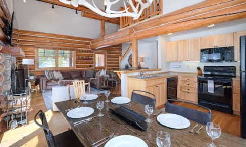 Rosebud 2, Dining Room, 3