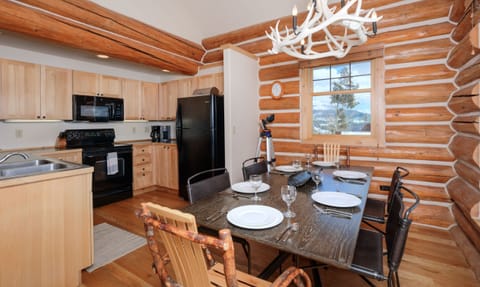 Rosebud 2, Dining Room, 1