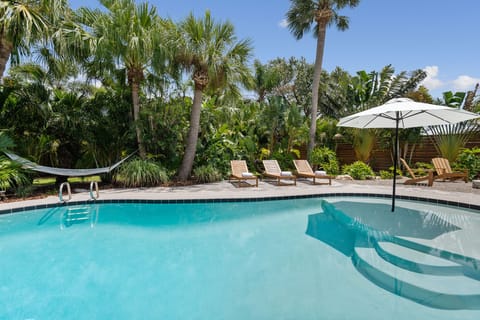 The perfect sun shelf for both the little ones to cool off - and the adults 
