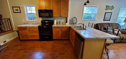 New countertops and *NEWLY ADDED* dishwasher!