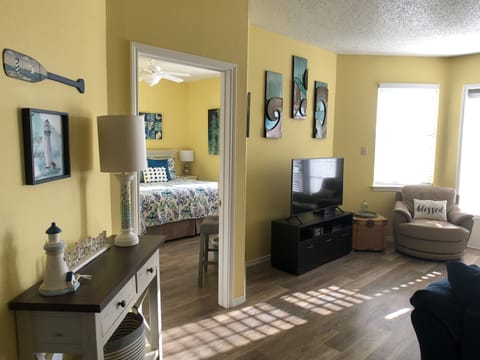 Spacious 2-bedroom condo with the sunshiny "Brighton" touch